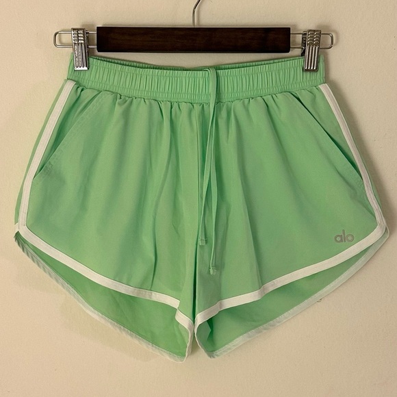 Alo Yoga Ivy League Dolphin Short - Ultramint XS - Picture 2 of 6